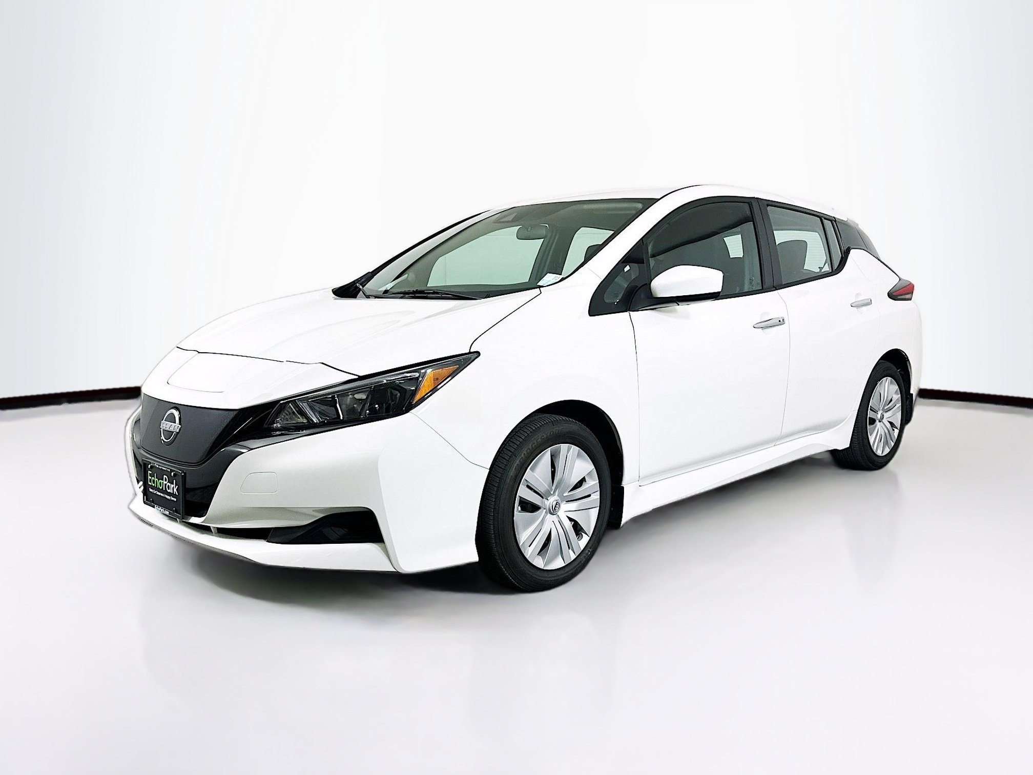 Used 2025 Nissan Leaf S FWD image 3