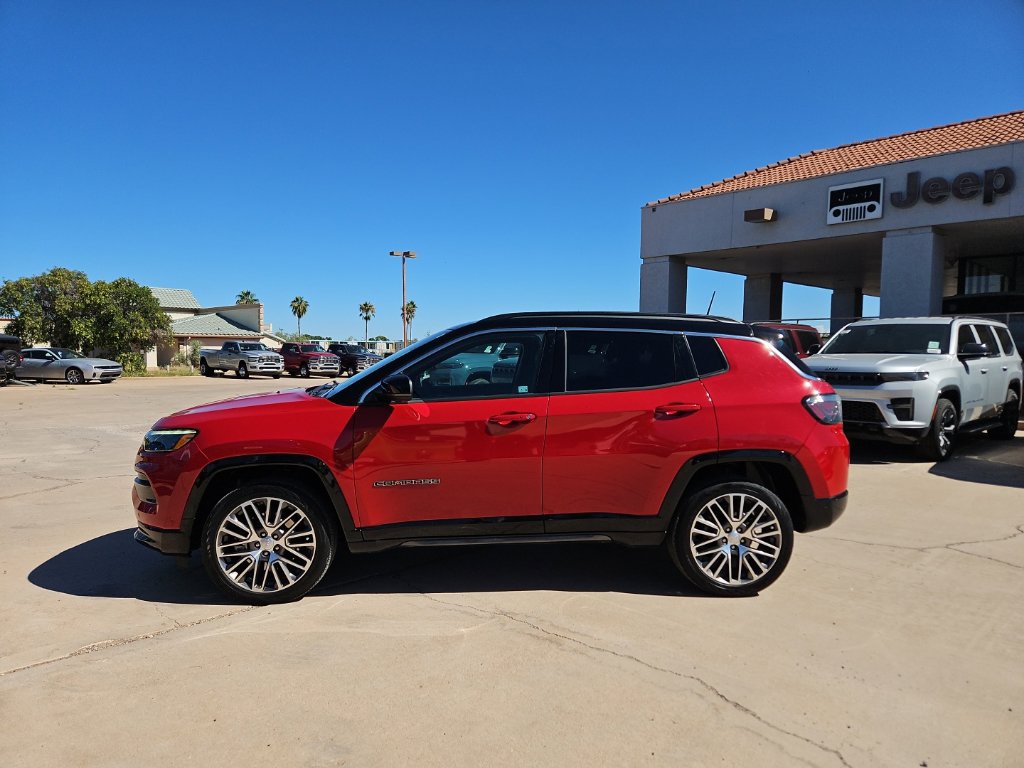 Used 2024 Jeep Compass Limited w/ Elite Group AWD/4WD image 2