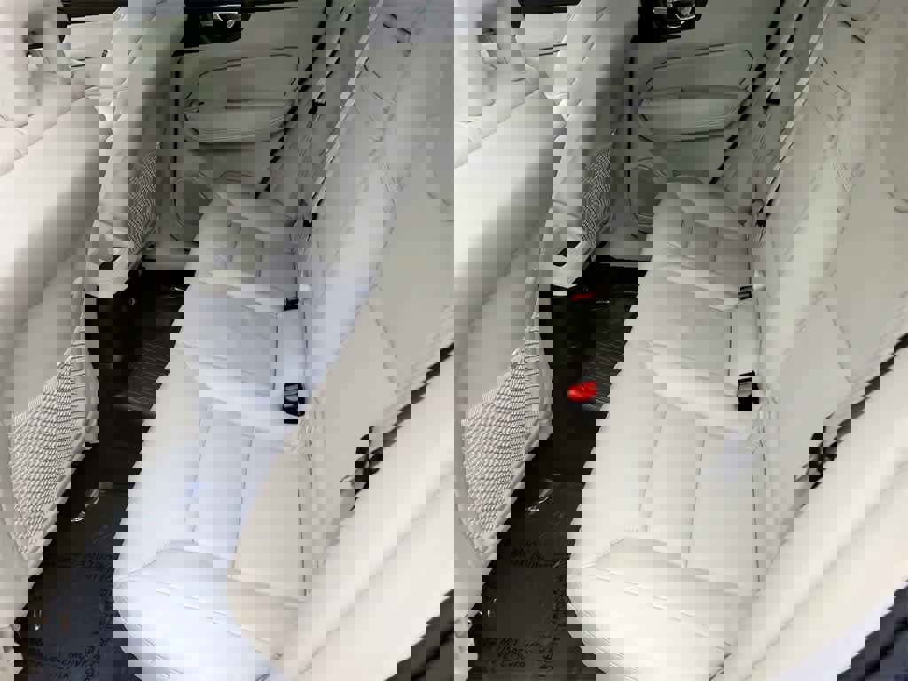 Used 2018 Volvo XC60 T8 Inscription w/ Advanced Package image 12