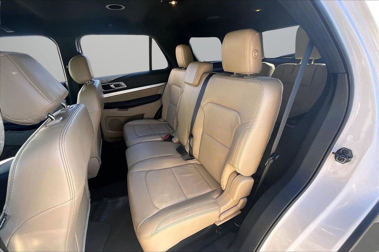 Used 2017 Ford Explorer XLT w/ Equipment Group 202A image 23