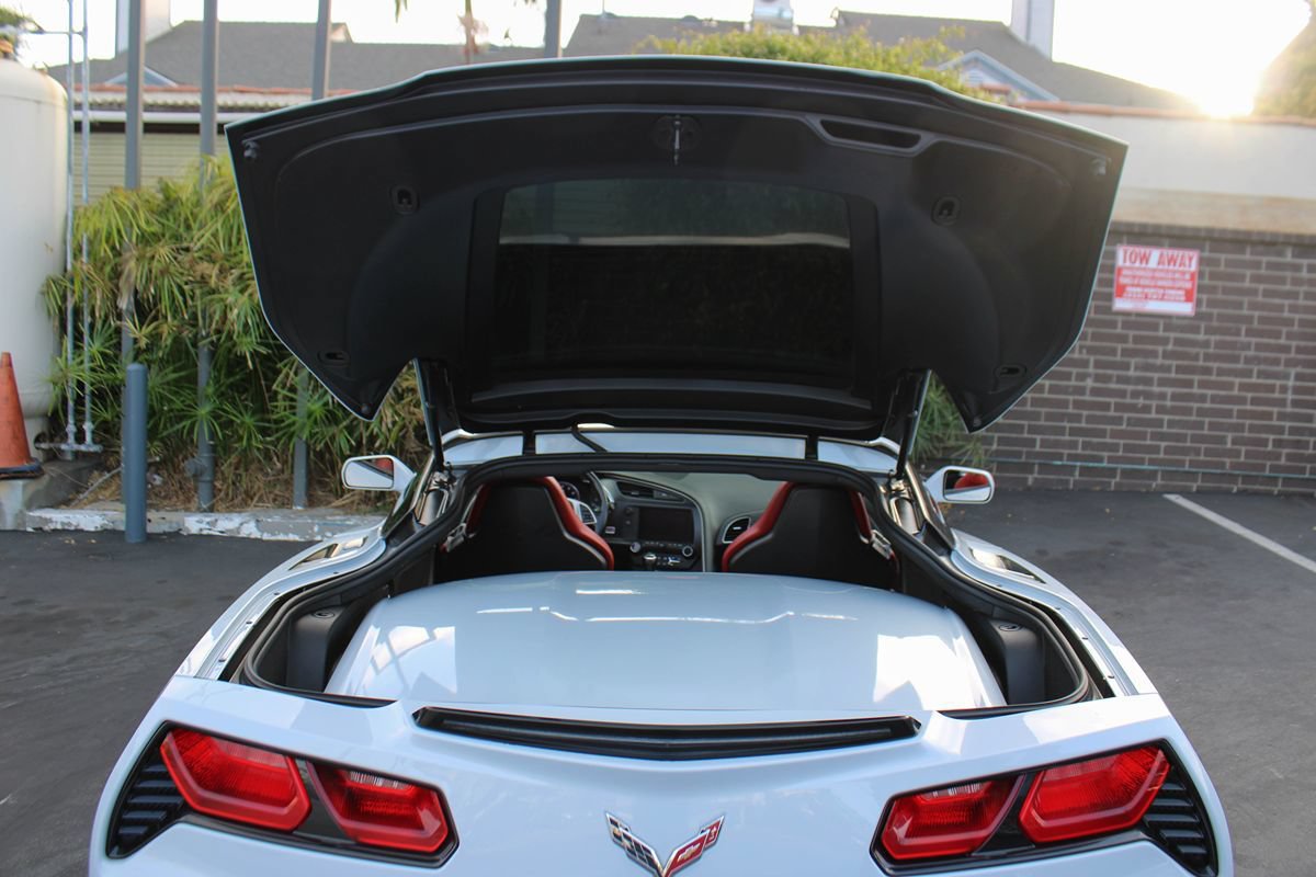 Used 2019 Chevrolet Corvette Stingray Coupe w/ 1LT RWD image 23