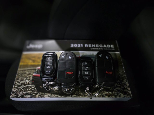 Used 2021 Jeep Renegade Latitude AWD/4WD image 41