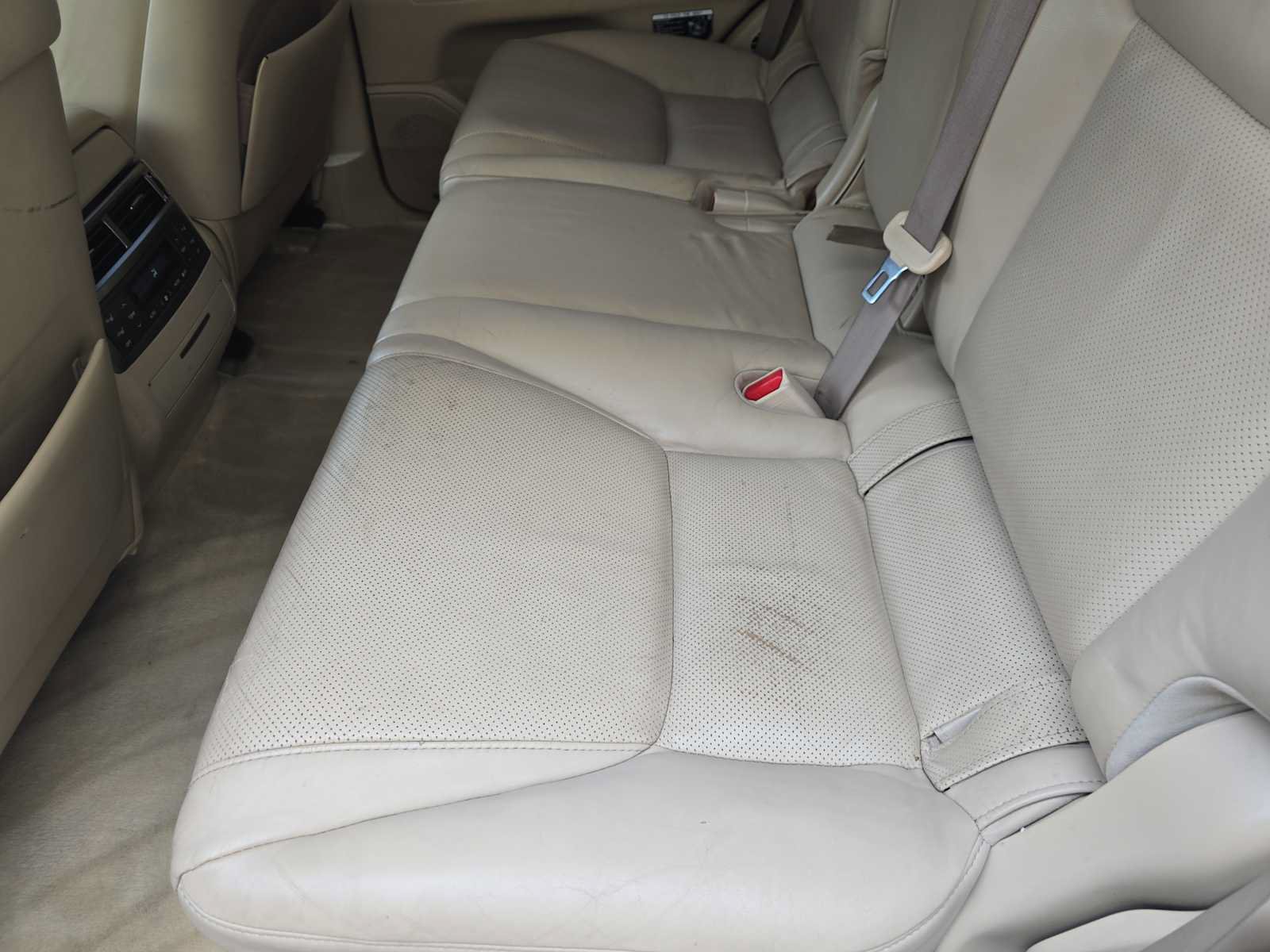 Used 2011 Lexus LX 570 4WD w/ Luxury Pkg image 15