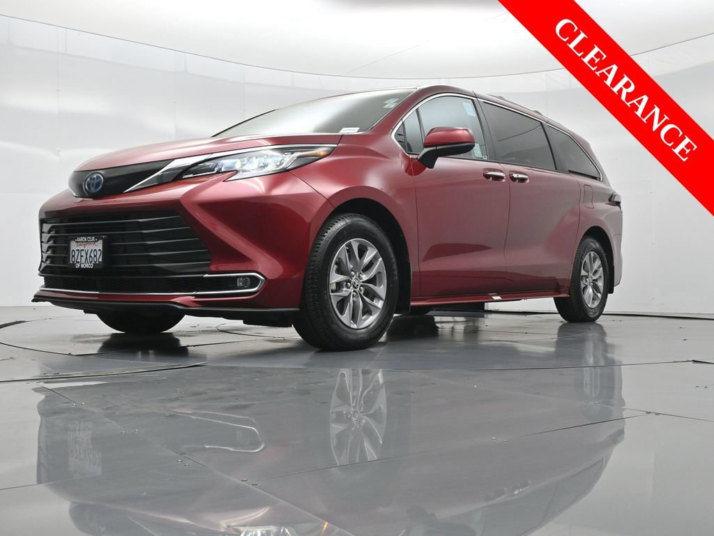 Used 2022 Toyota Sienna XLE image 47