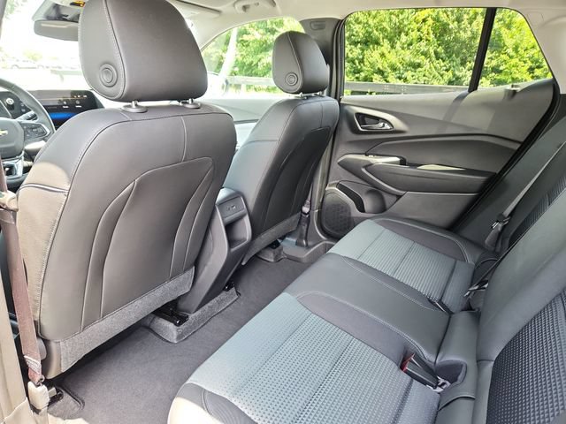 New 2026 Chevrolet Trax LT w/ LT Convenience Package FWD image 16