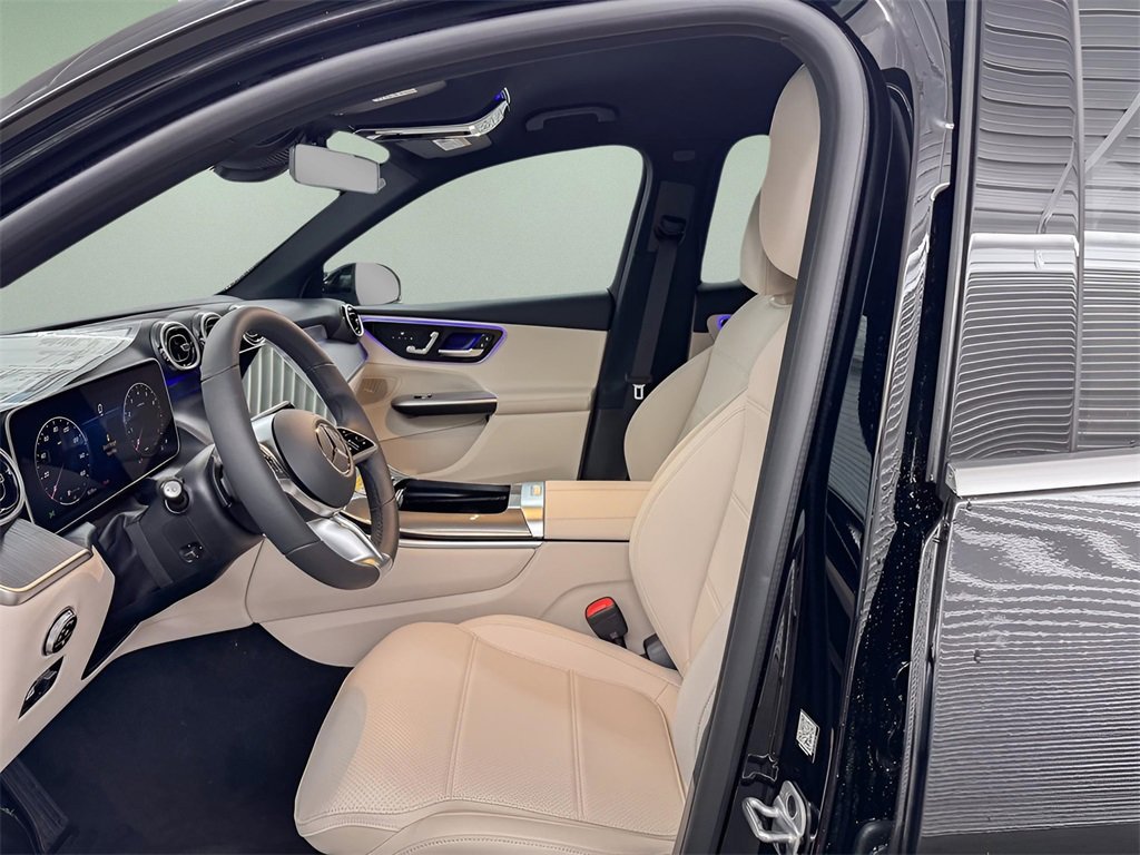 Used 2025 Mercedes-Benz GLC 300 image 7