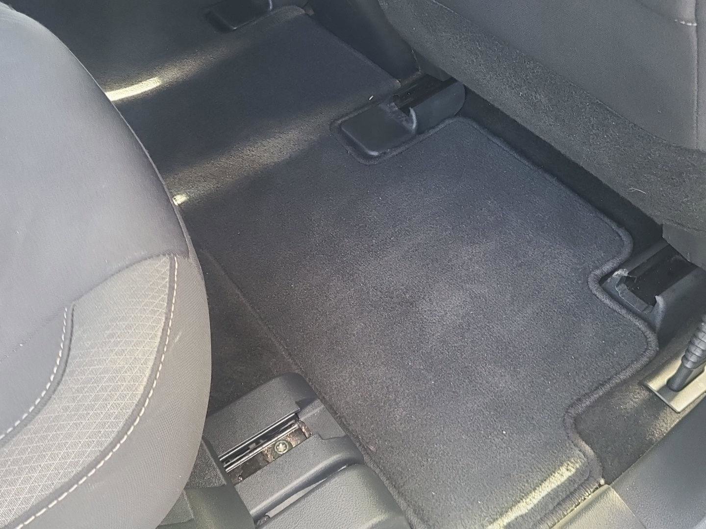 Used 2024 Nissan Pathfinder S image 11