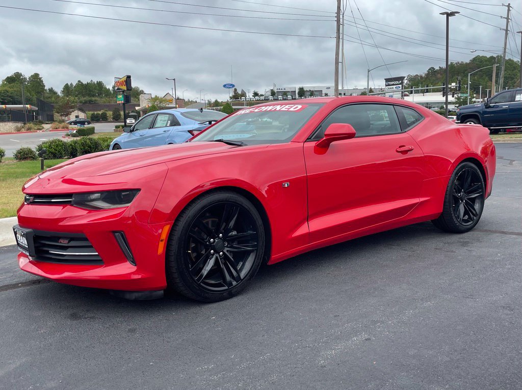 Used 2018 Chevrolet Camaro LT RWD image 4