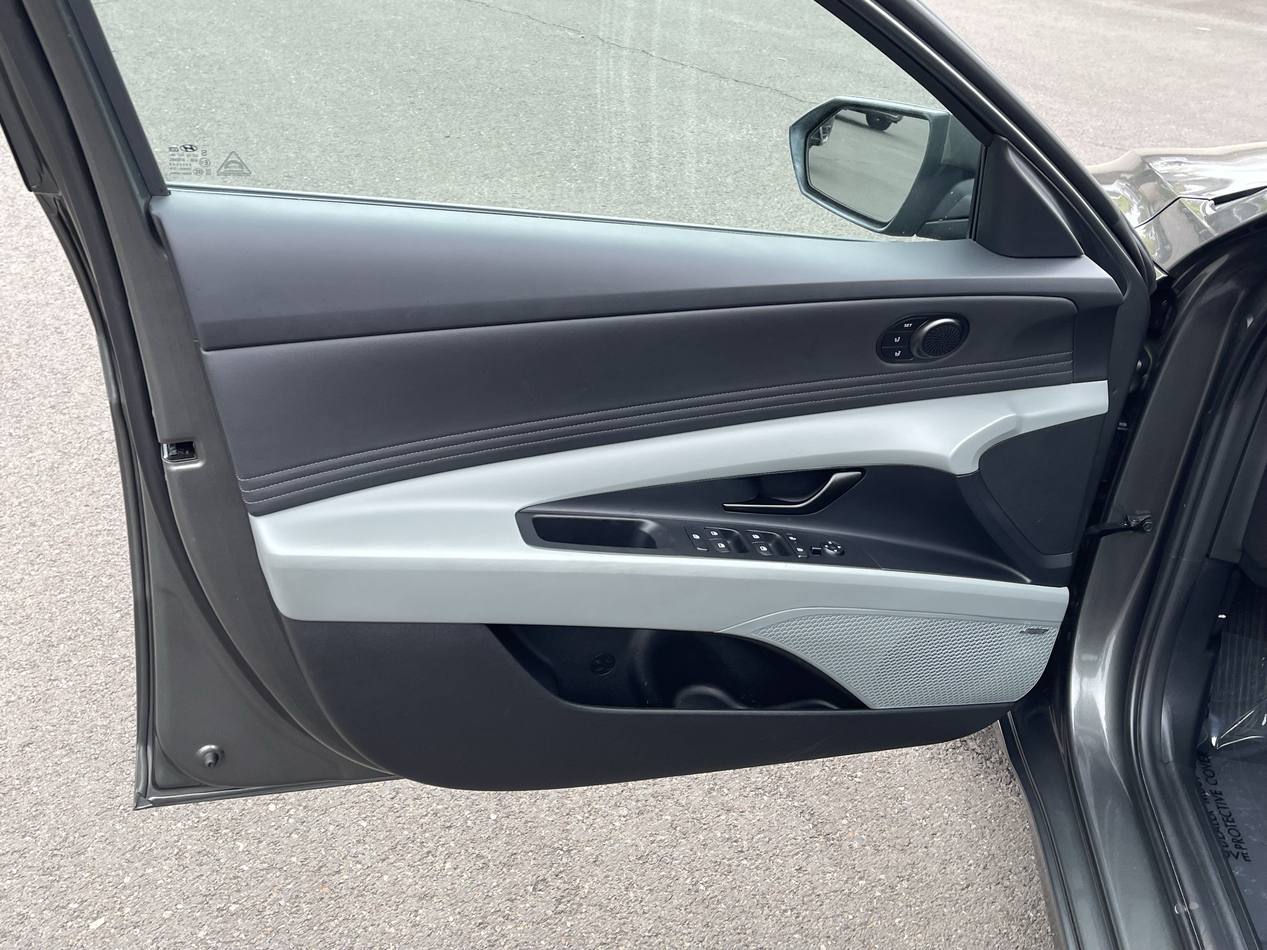 Used 2024 Hyundai Elantra Limited FWD image 17