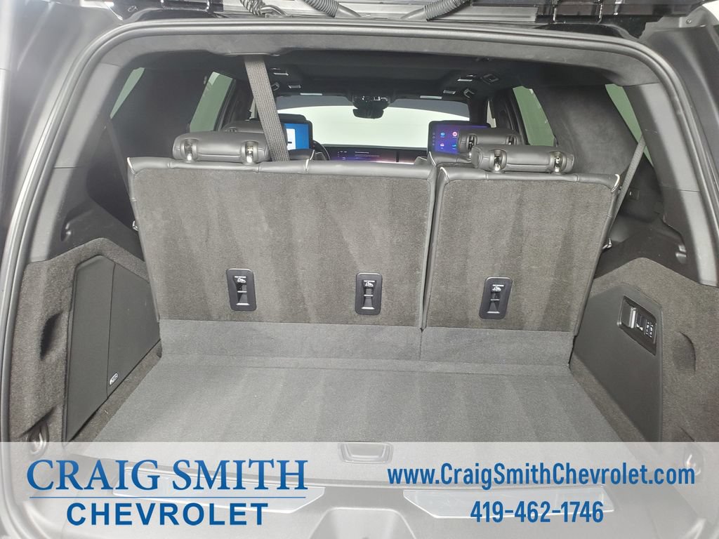 Used 2025 Cadillac Escalade Sport Platinum w/ LPO, Floor Liner Package AWD/4WD image 16