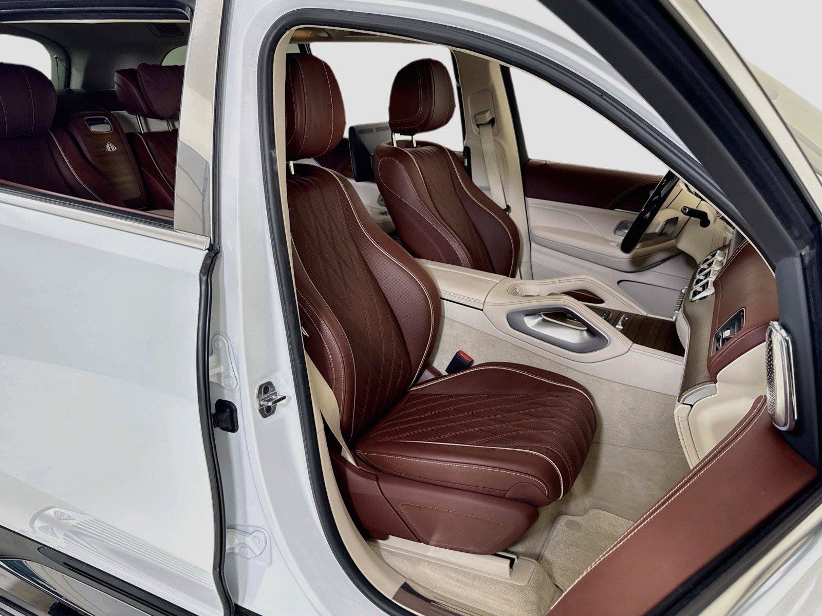 Used 2025 Mercedes-Benz Maybach GLS 600 4MATIC image 38