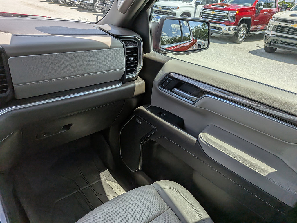Certified 2025 Chevrolet Silverado 1500 High Country AWD/4WD image 16