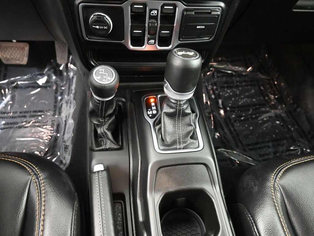 Used 2024 Jeep Wrangler Sahara image 25