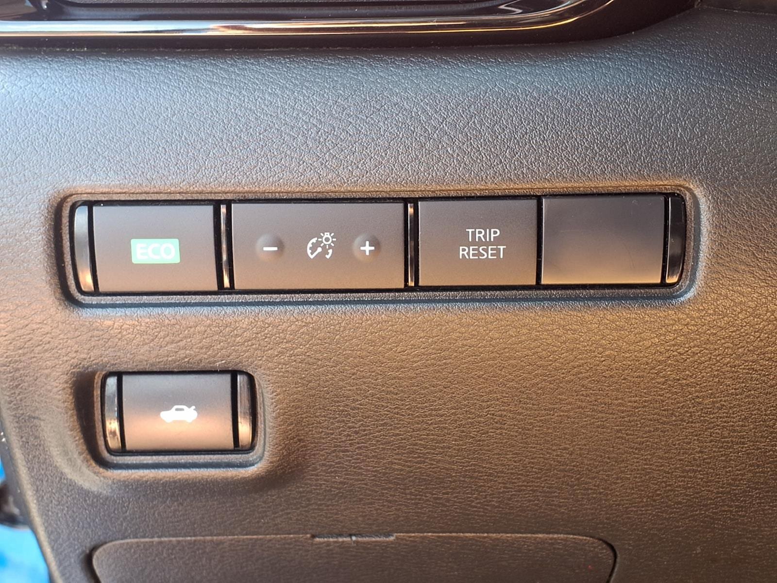 Used 2020 Nissan Sentra SV w/ SV Premium Package FWD image 21