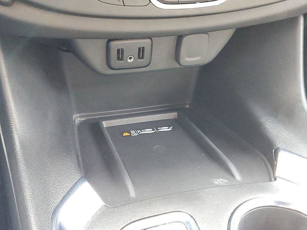 Used 2023 Chevrolet Traverse LT image 17