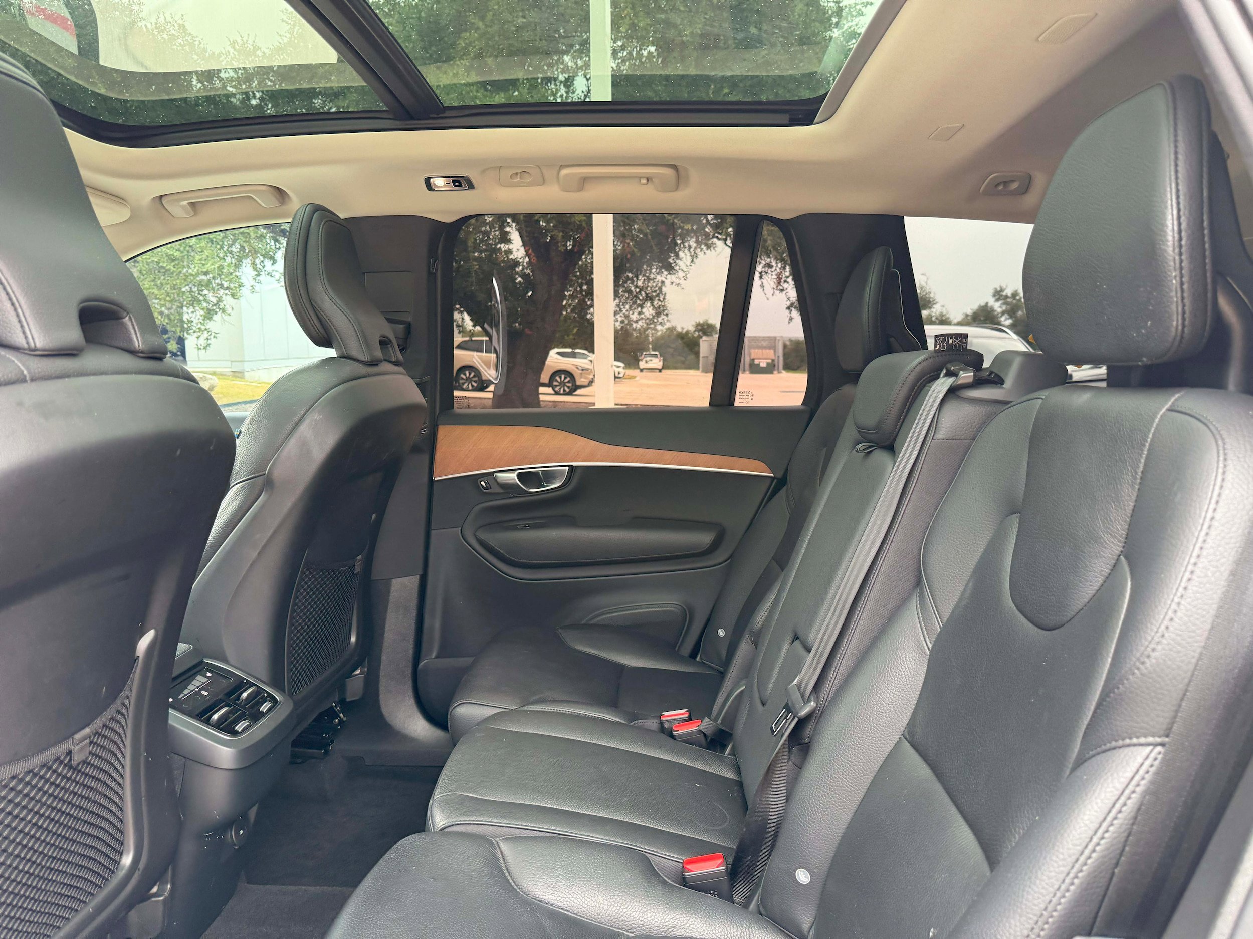Used 2022 Volvo XC90 T6 Momentum image 15
