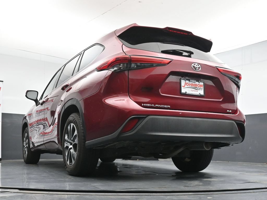 Used 2020 Toyota Highlander XLE FWD image 35