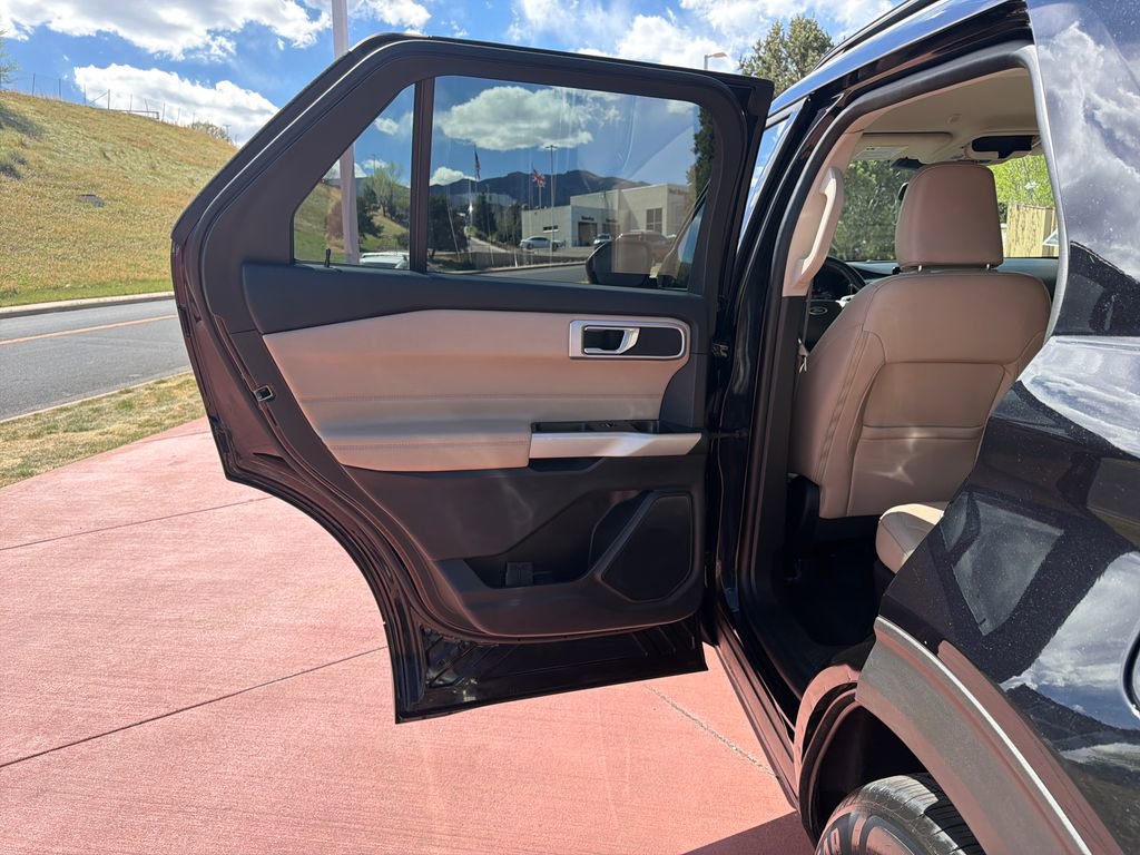Certified 2022 Ford Explorer XLT w/ Equipment Group 202A AWD/4WD image 19