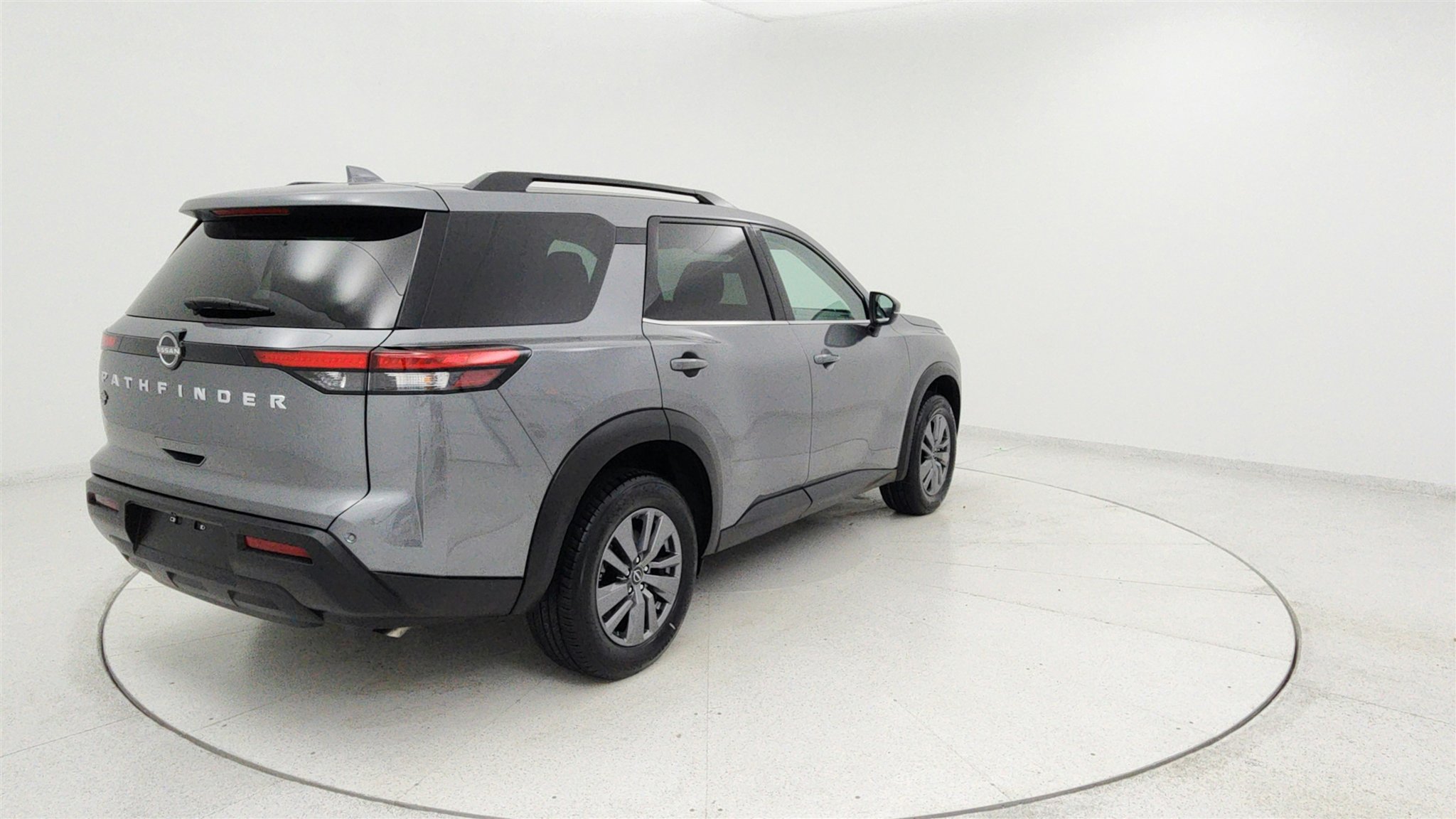 Used 2025 Nissan Pathfinder SV image 4