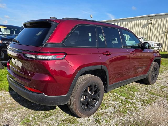 Used 2024 Jeep Grand Cherokee Altitude AWD/4WD image 6