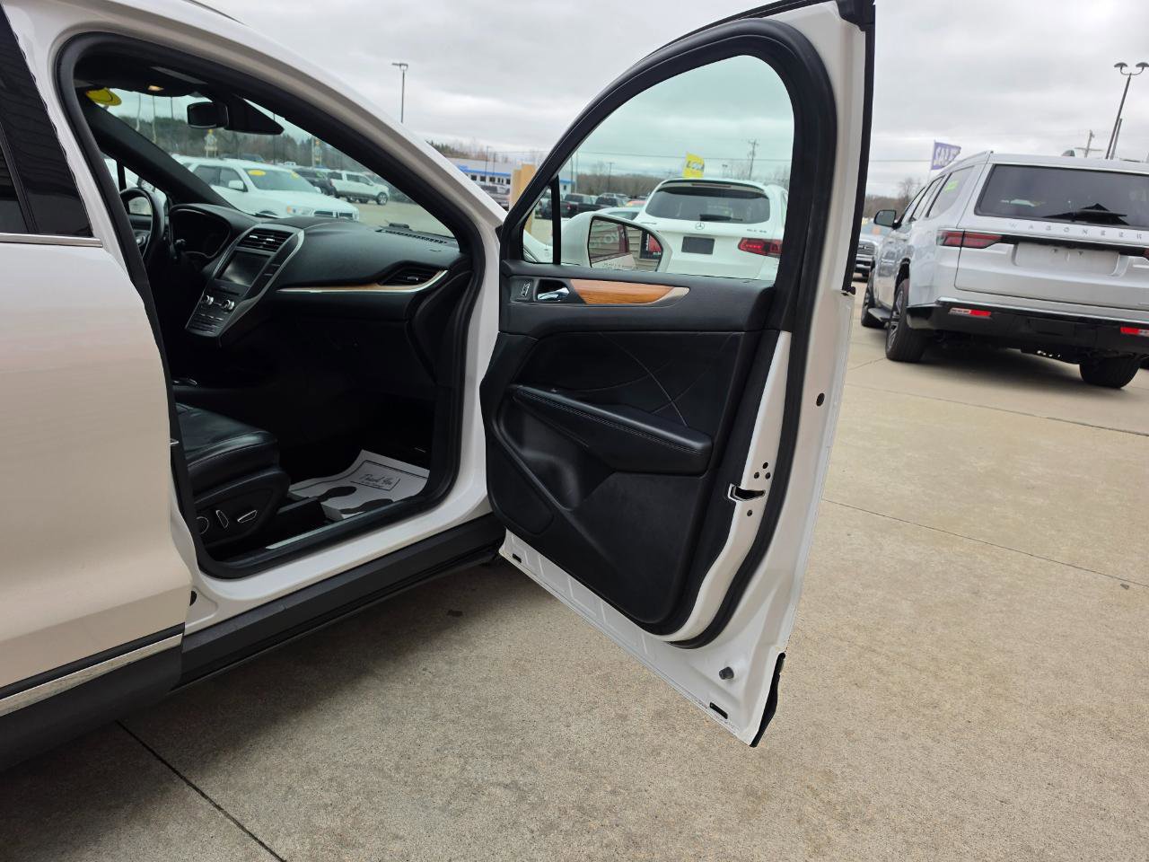 Used 2015 Lincoln MKC AWD w/ Equipment Group 102A Reserve image 15