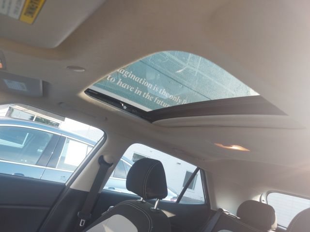Used 2025 Hyundai Venue SEL FWD image 14