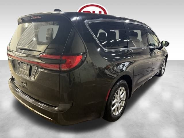 New 2026 Chrysler Pacifica Select FWD image 13