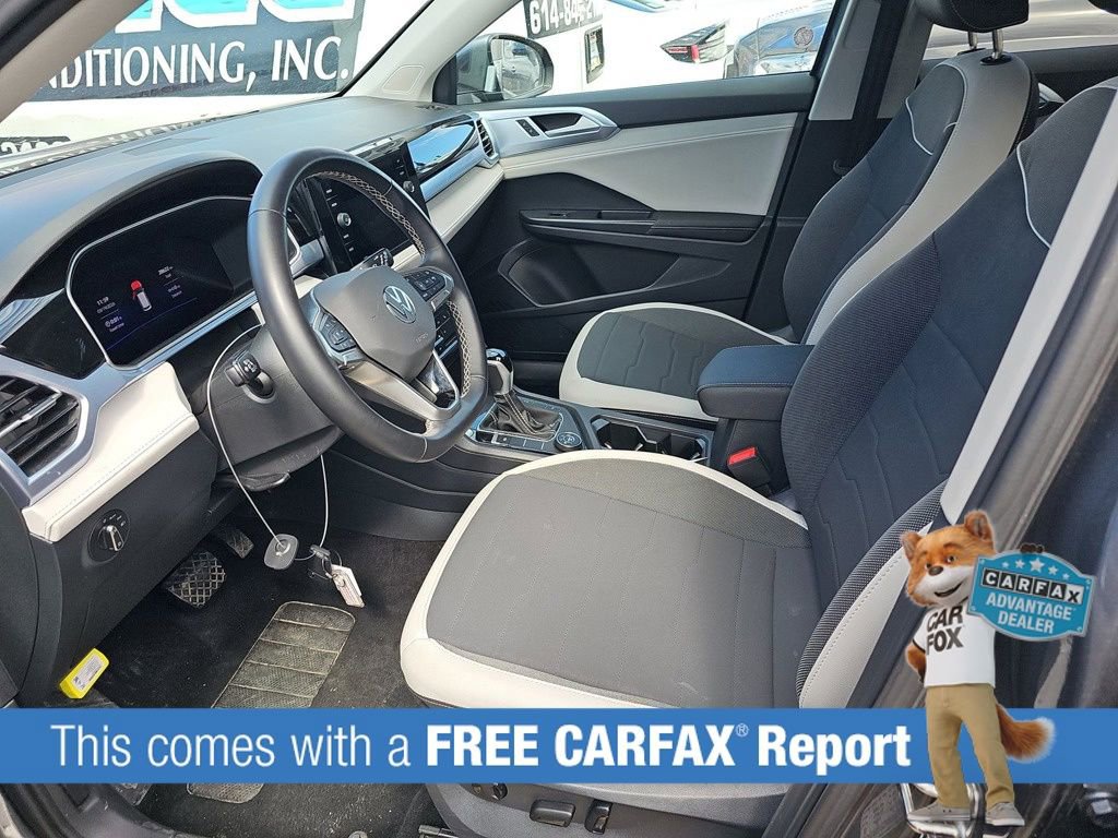 Used 2025 Volkswagen Taos SE image 3