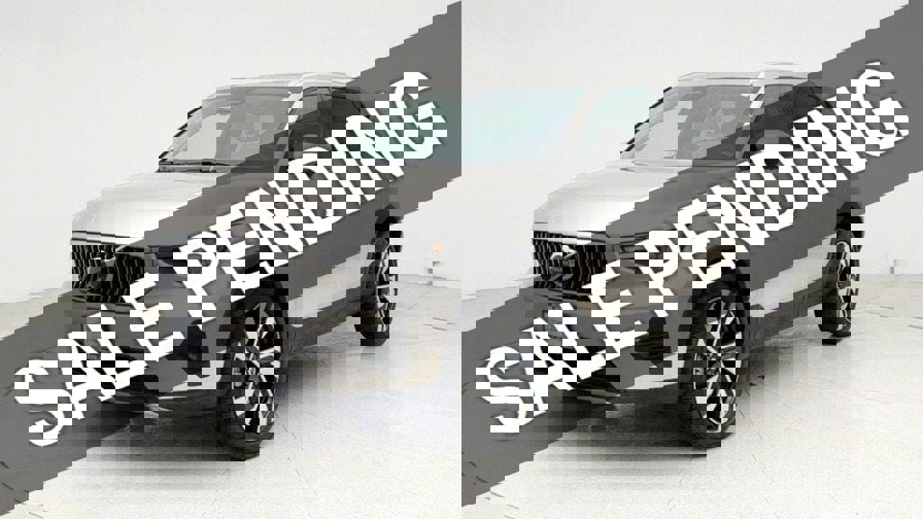 Used 2023 Volvo XC40 B5 Plus w/ Driver Assist Package