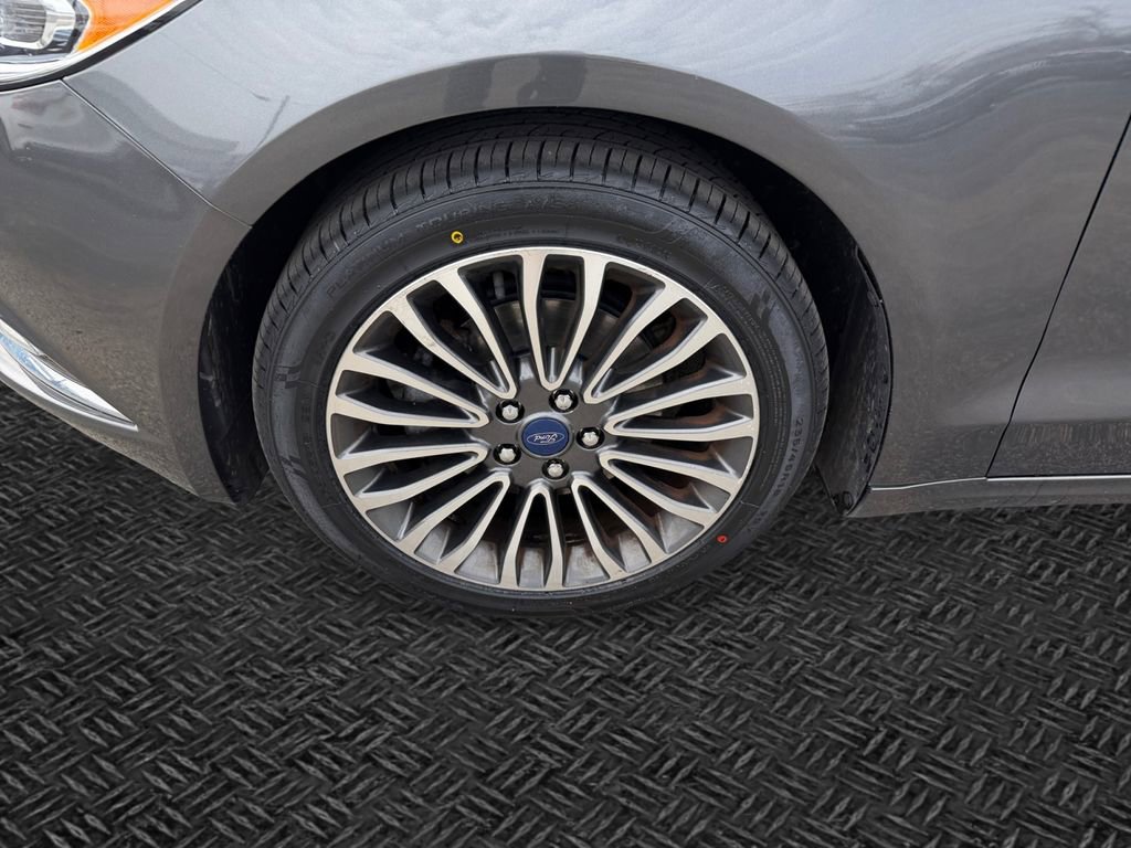 Used 2017 Ford Fusion SE w/ Fusion SE Technology Package image 11