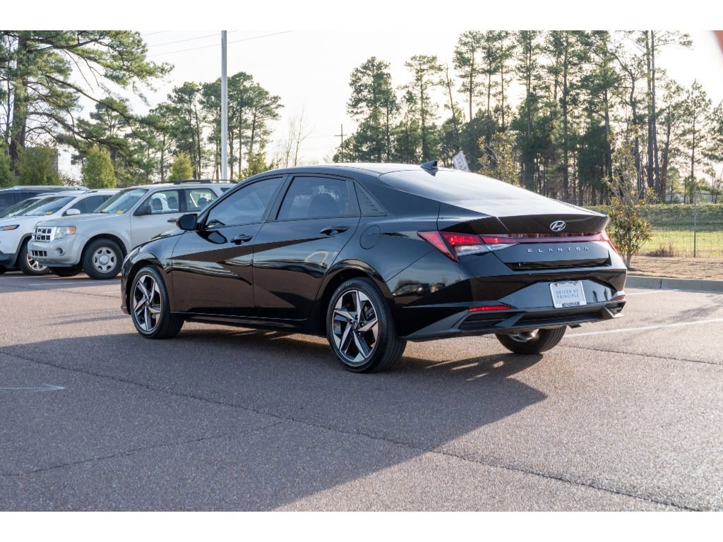 Used 2023 Hyundai Elantra SEL w/ Convenience Package image 7