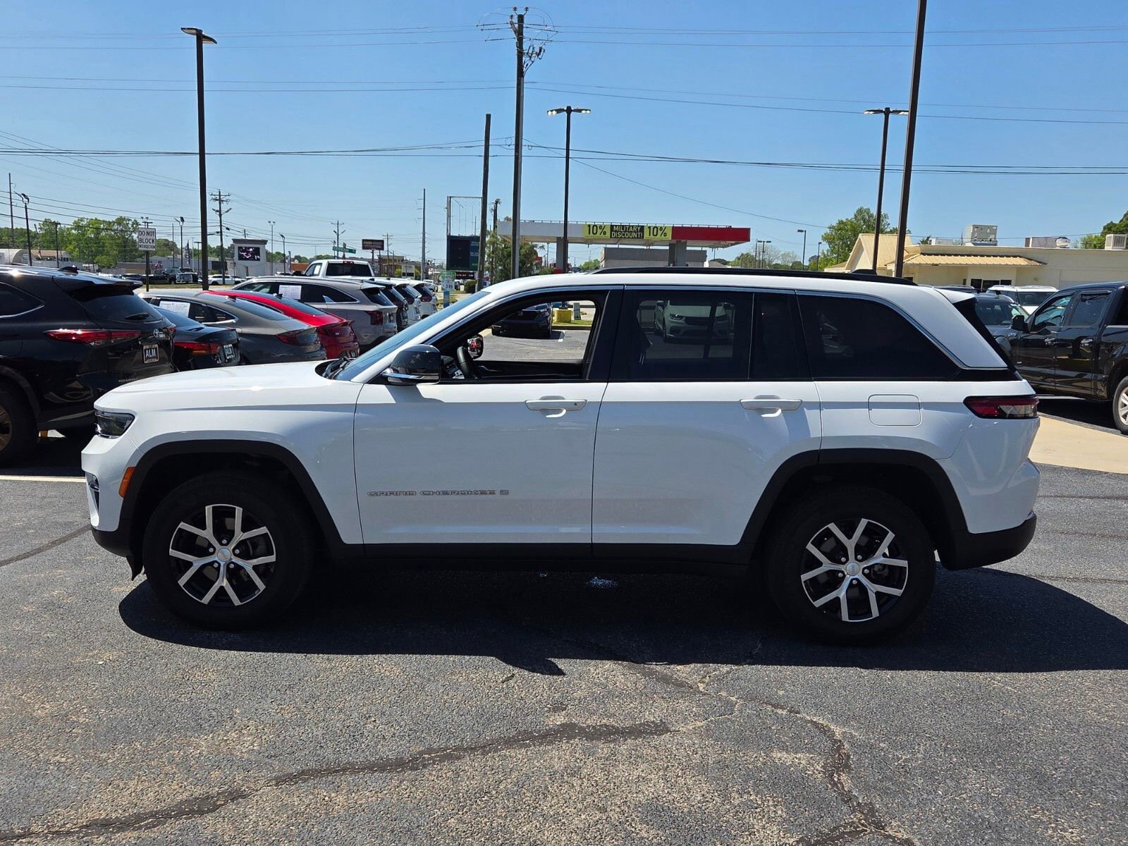 Used 2024 Jeep Grand Cherokee Limited image 4
