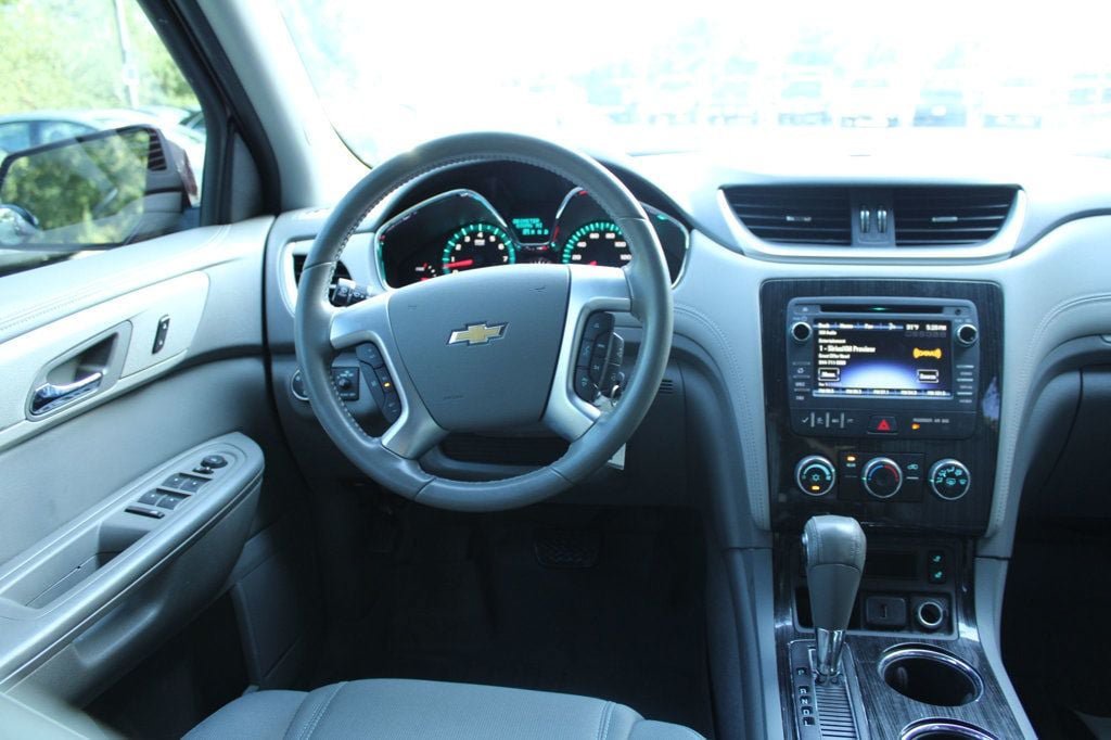 Used 2017 Chevrolet Traverse LT w/ Style and Technology Package AWD/4WD image 15