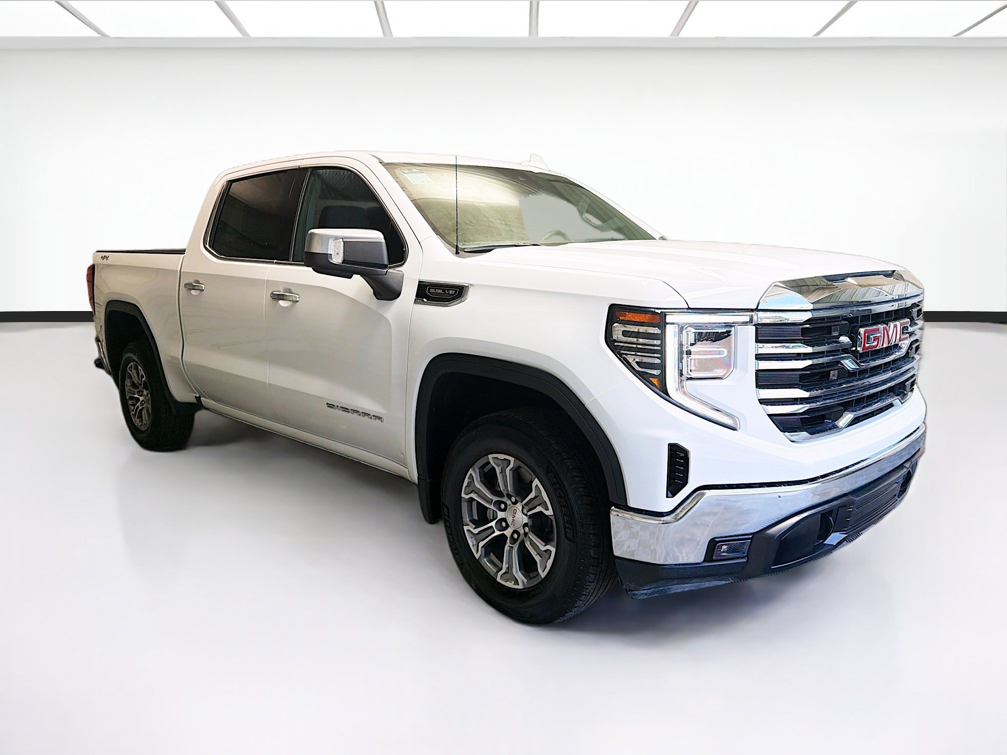 Used 2025 GMC Sierra 1500 SLT AWD/4WD image 3