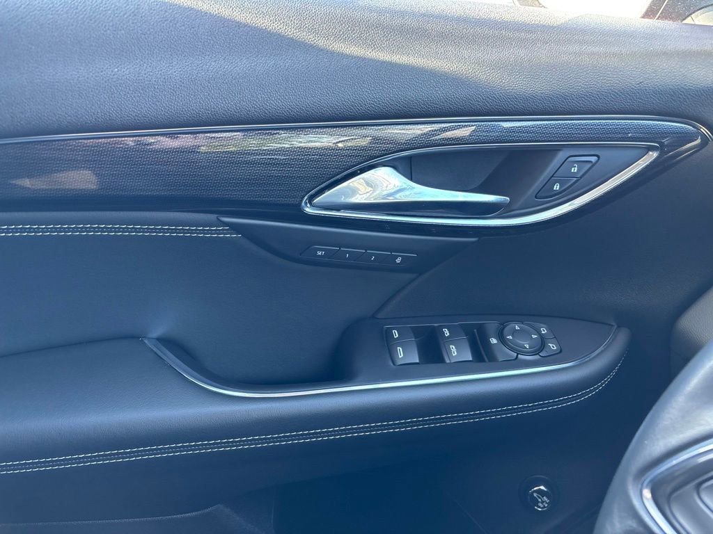 Used 2023 Buick Envision Essence image 25