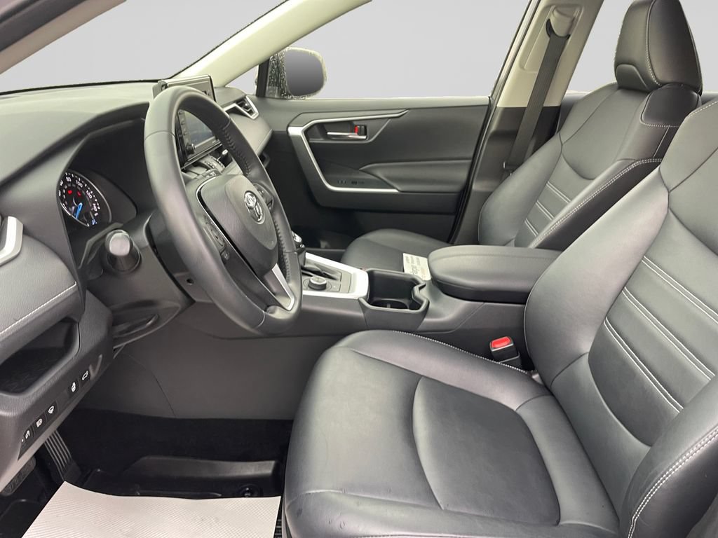Used 2022 Toyota RAV4 XLE Premium AWD/4WD image 21