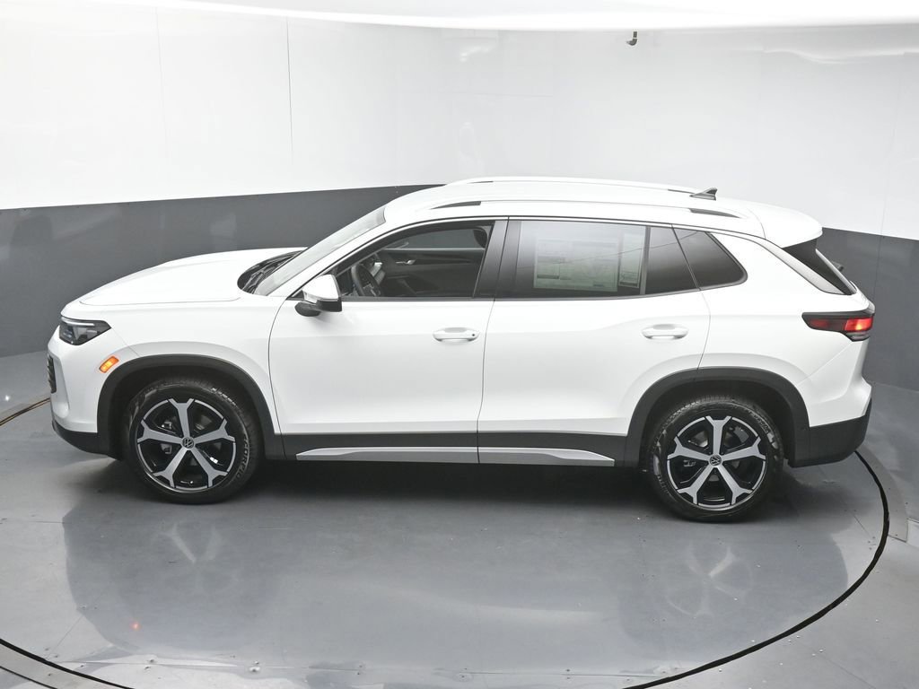 Used 2025 Volkswagen Tiguan SE image 47