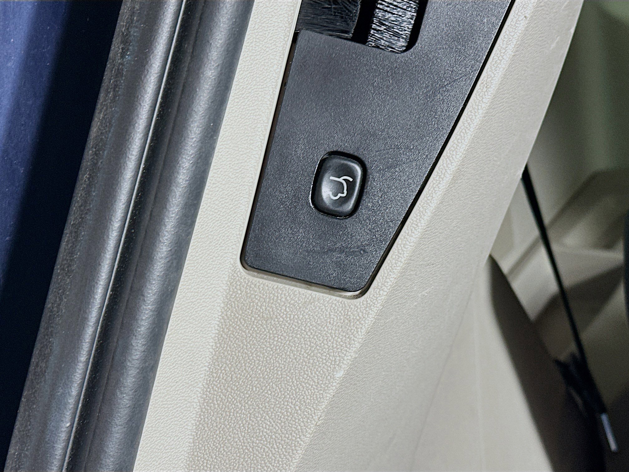 Used 2013 Dodge Grand Caravan SXT w/ Entertainment Group 1 image 30