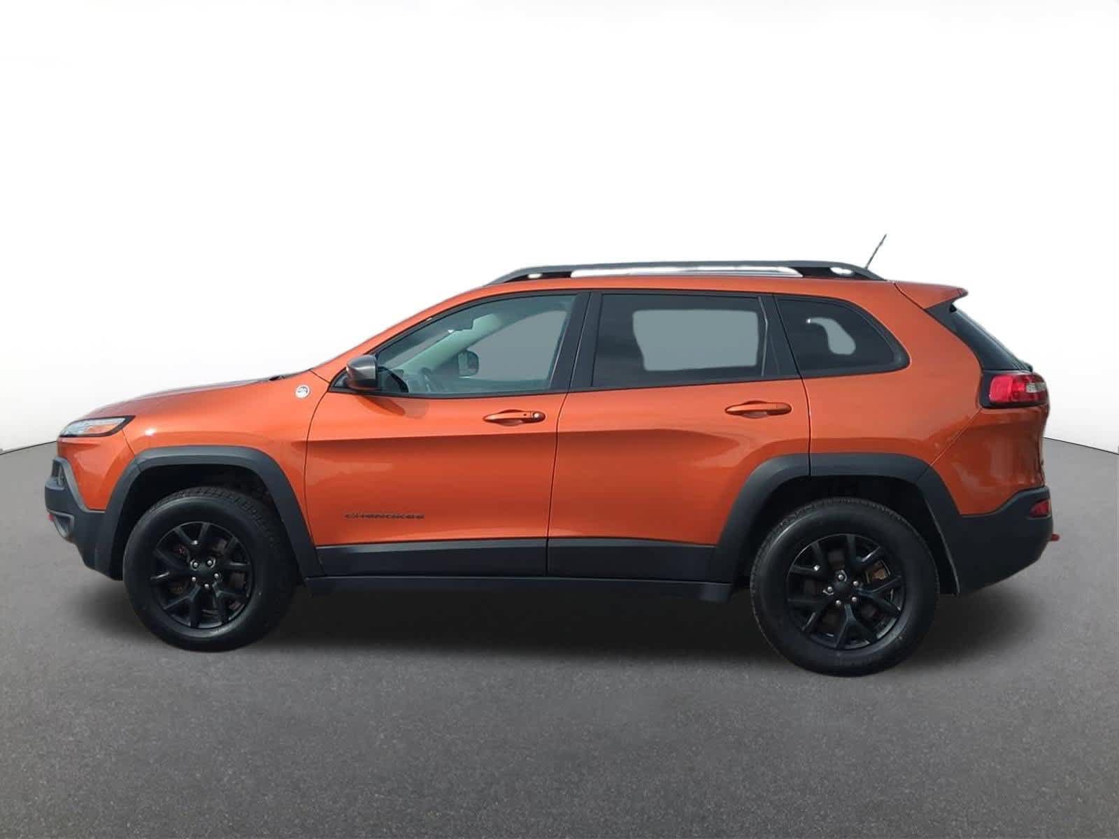 Used 2015 Jeep Cherokee Trailhawk w/ Comfort/Convenience Group AWD/4WD image 3