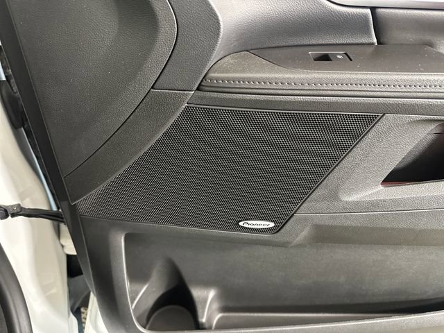 Used 2017 GMC Terrain SLT w/ Open Road Package image 29