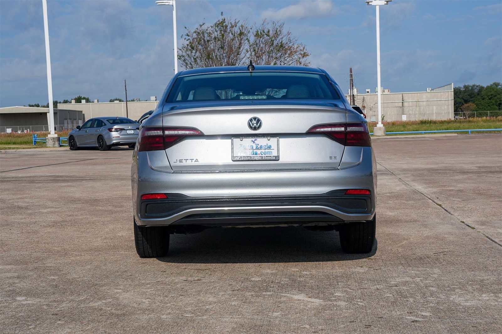 Used 2024 Volkswagen Jetta SE image 5