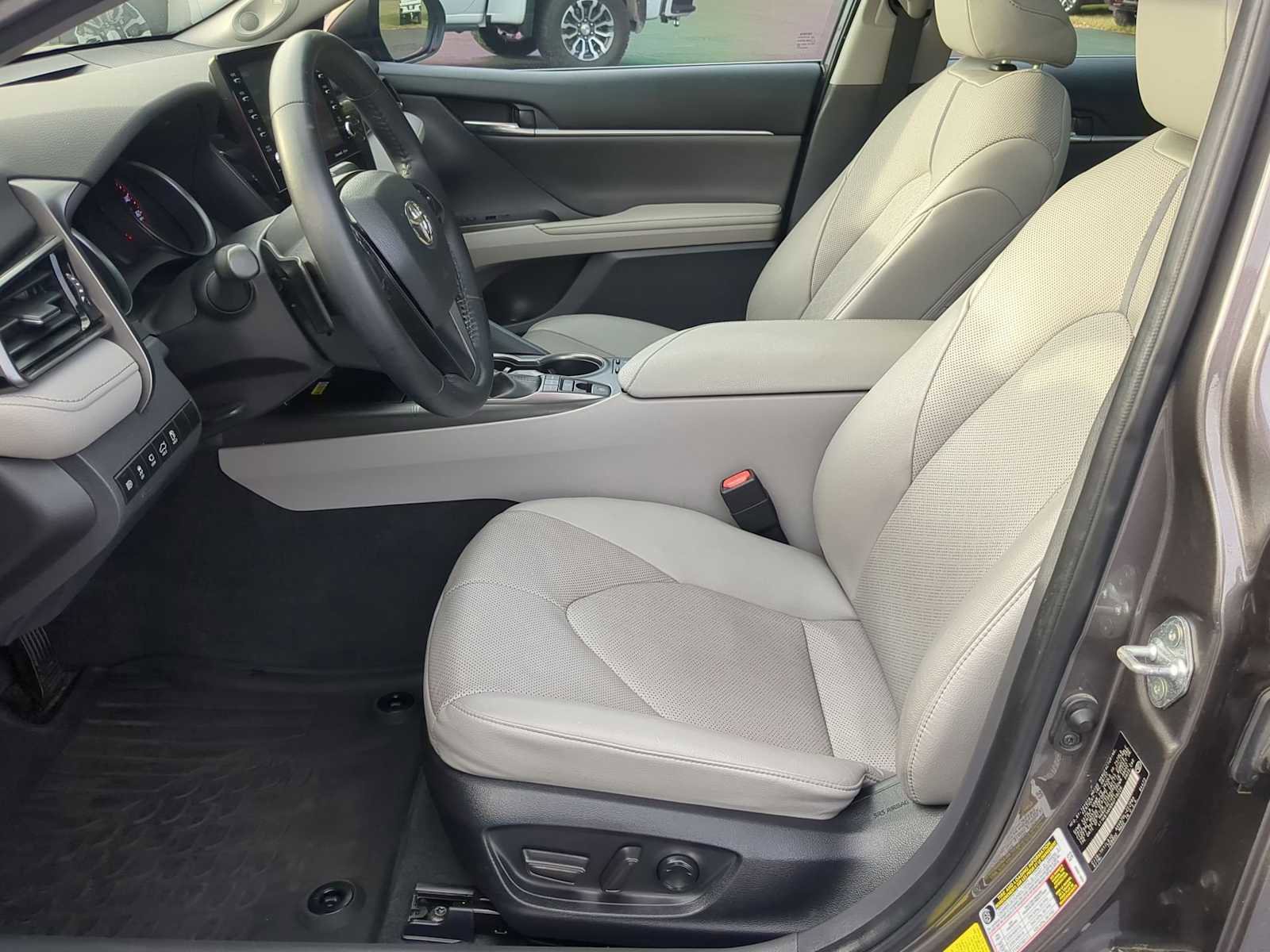 Used 2022 Toyota Camry XSE w/ Navigation Package image 14