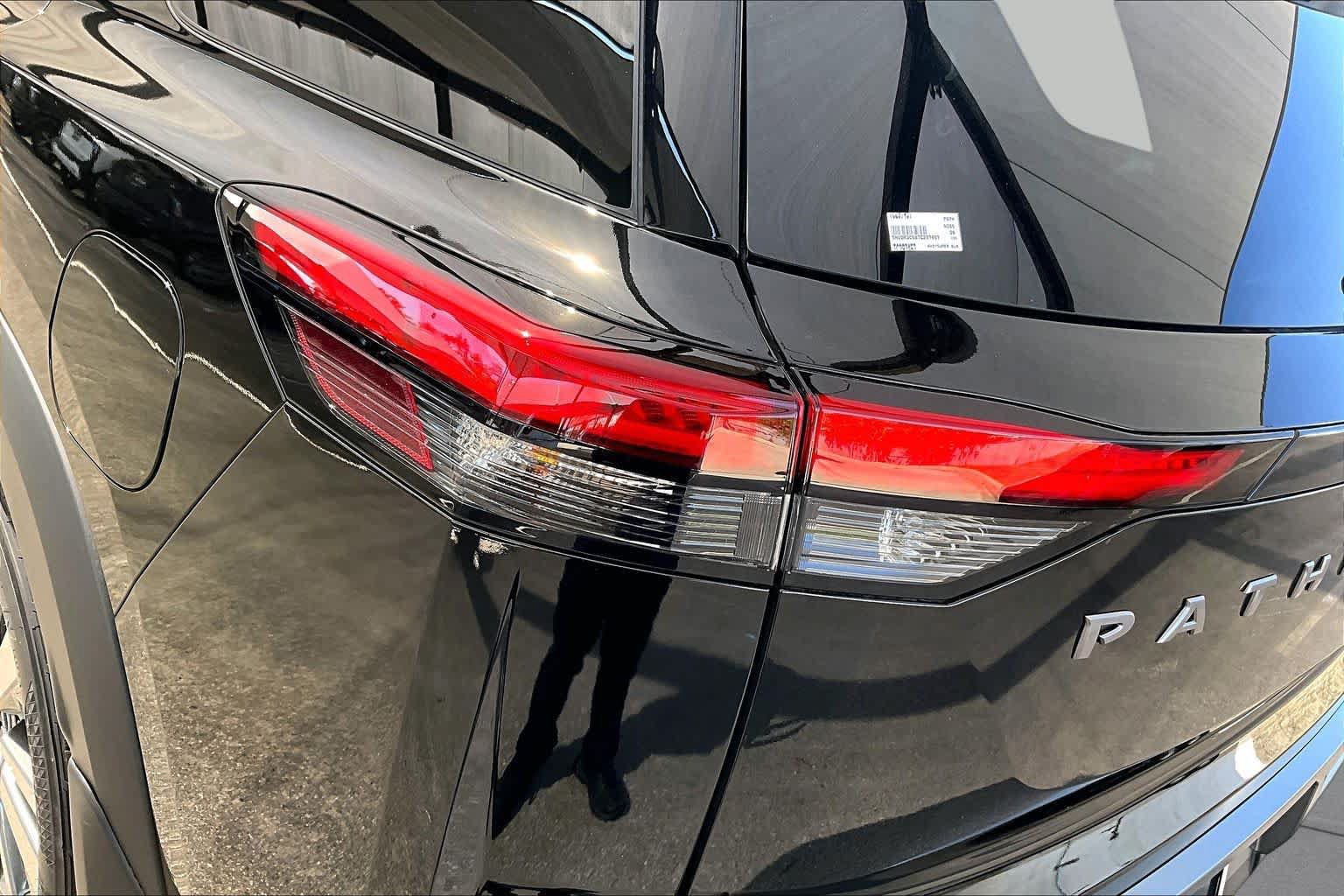 New 2026 Nissan Pathfinder SL FWD image 12