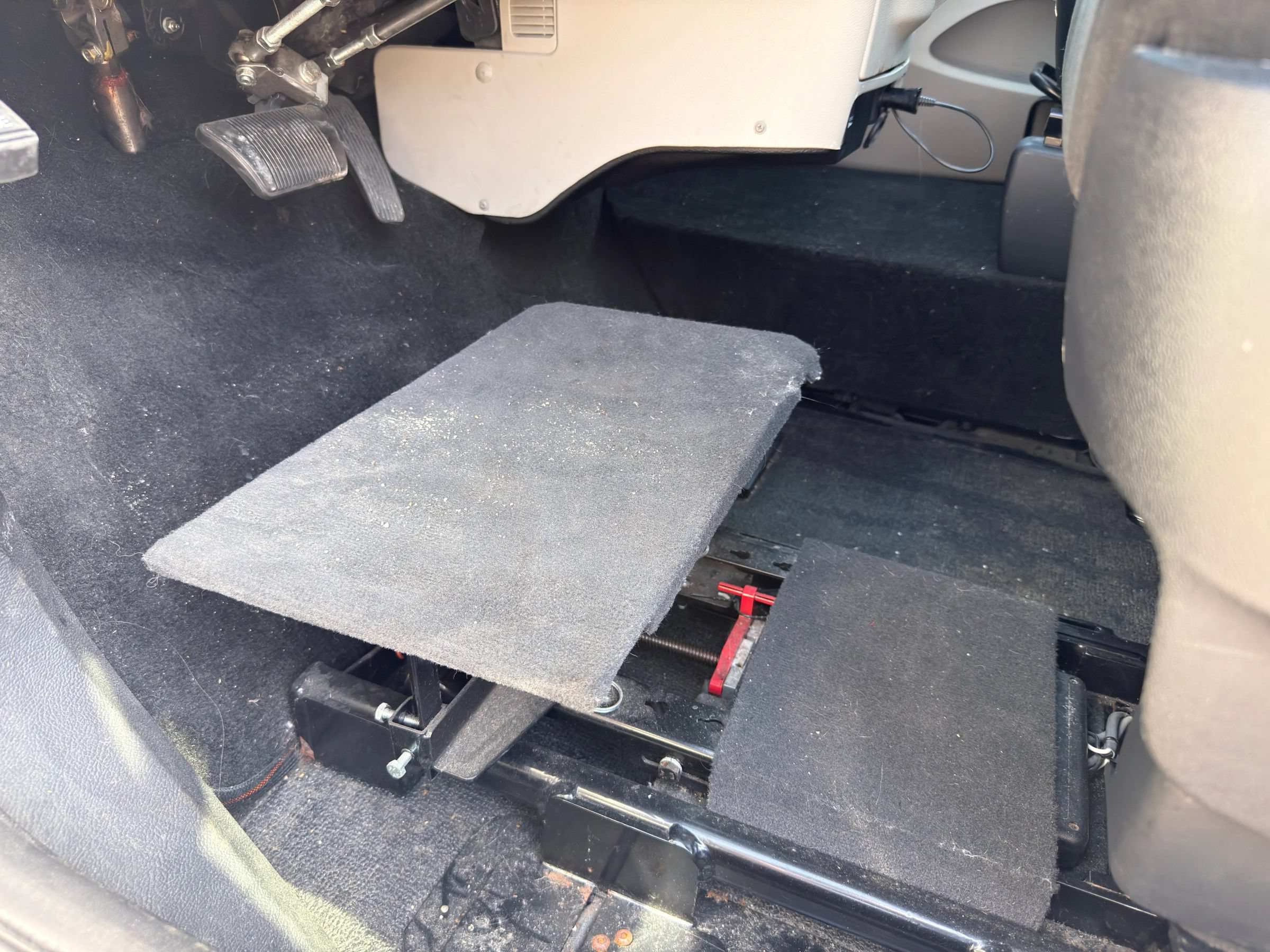 Used 2015 Dodge Grand Caravan SXT FWD image 24