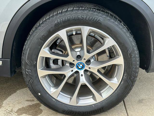 Certified 2024 BMW X5 xDrive50e w/ Premium Package image 32