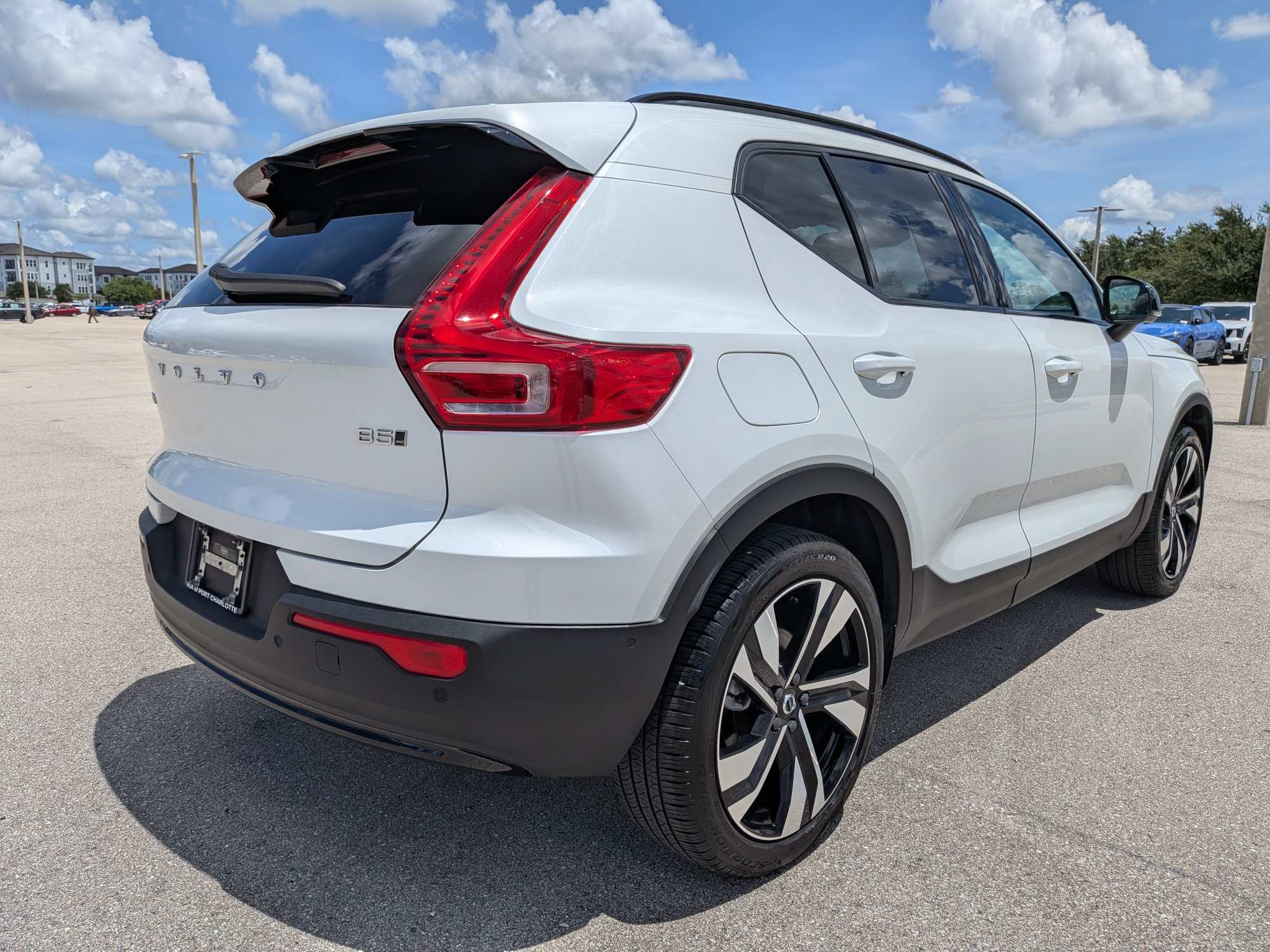 Used 2024 Volvo XC40 B5 Ultimate w/ Protection Package Premier AWD/4WD image 5