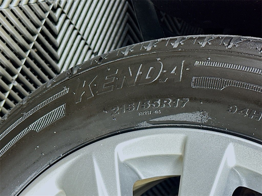 Used 2021 Toyota Camry LE image 33