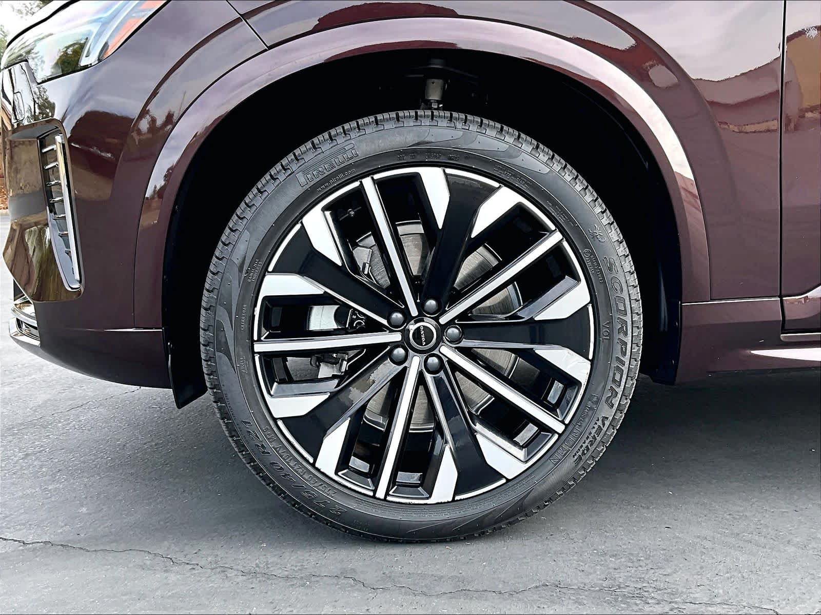 Used 2025 Volvo XC90 B5 Core w/ Protection Package Premier AWD/4WD image 11