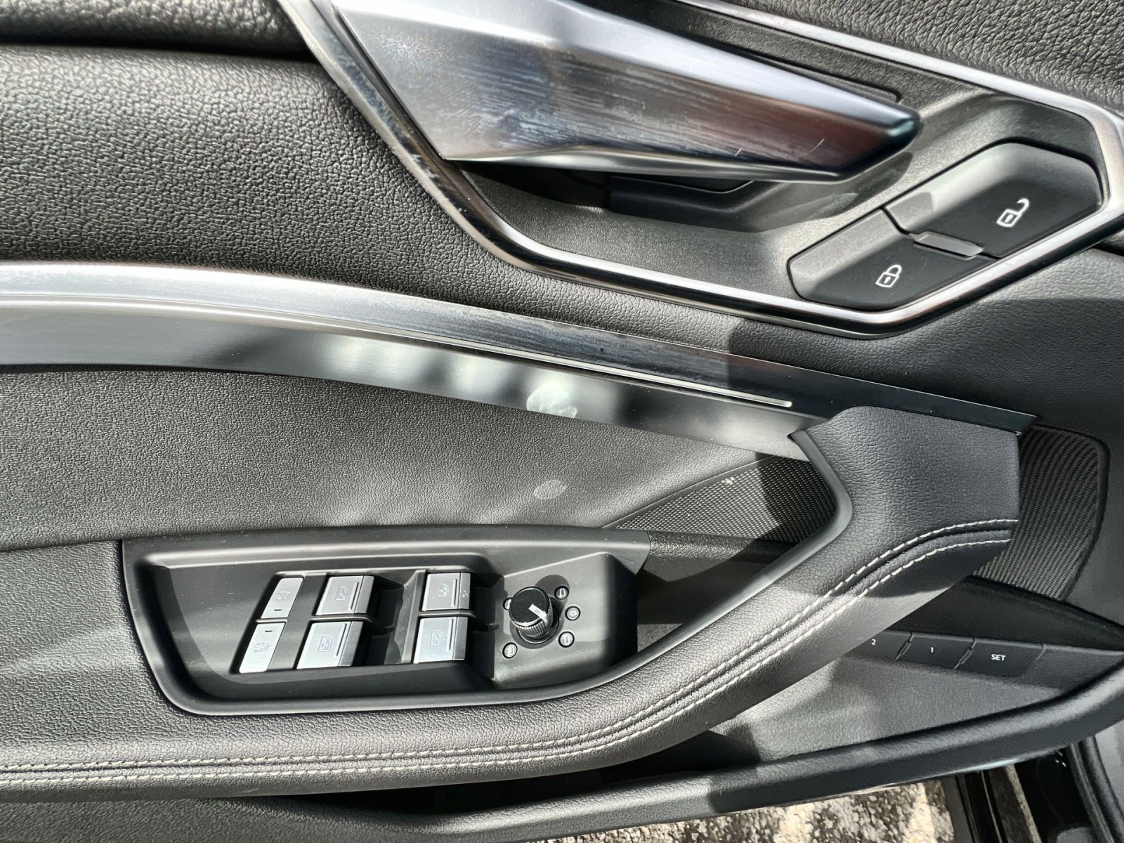 Used 2024 Audi Q8 e-tron Premium Plus image 15