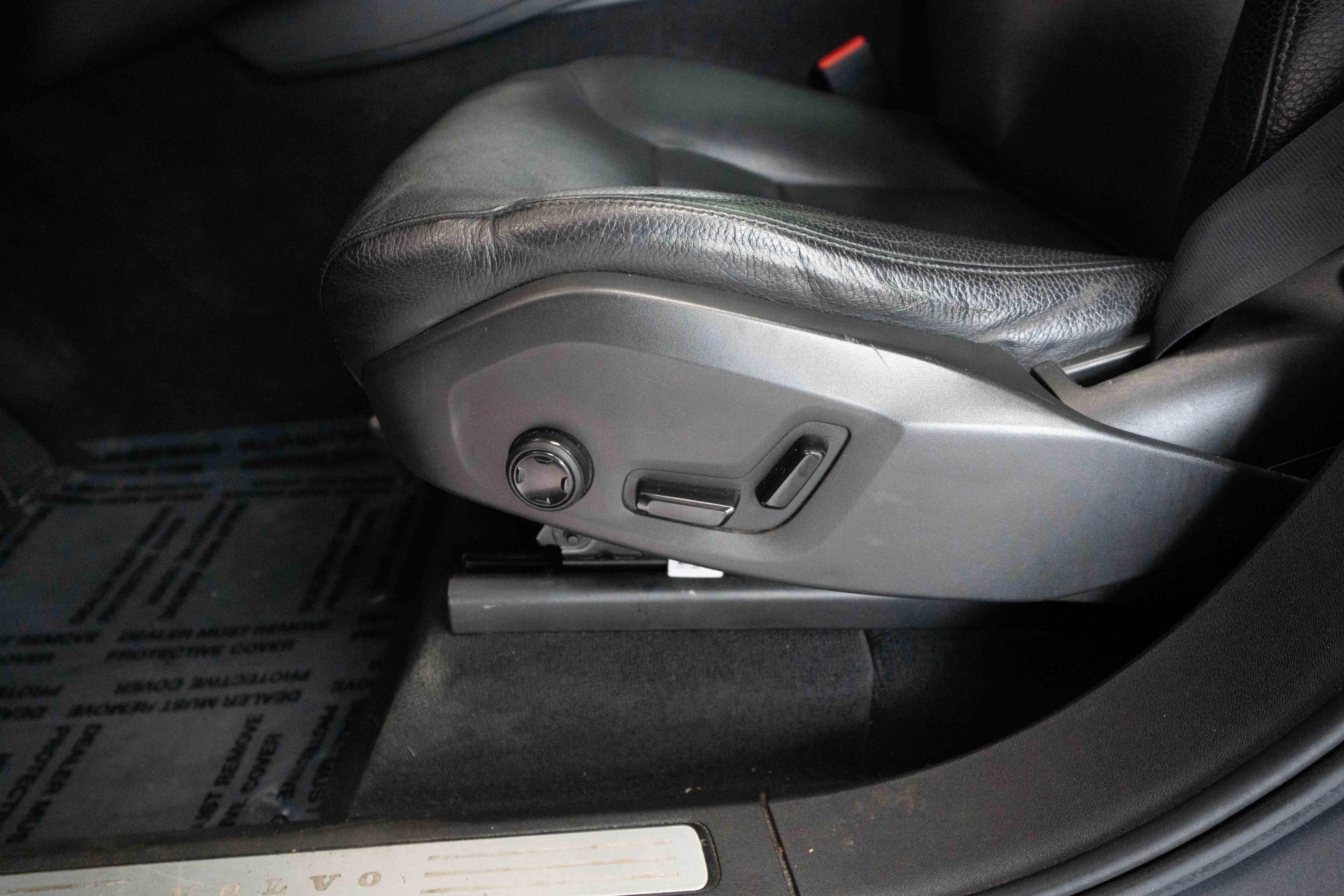 Used 2018 Volvo XC90 T5 Momentum w/ Convenience Package image 12